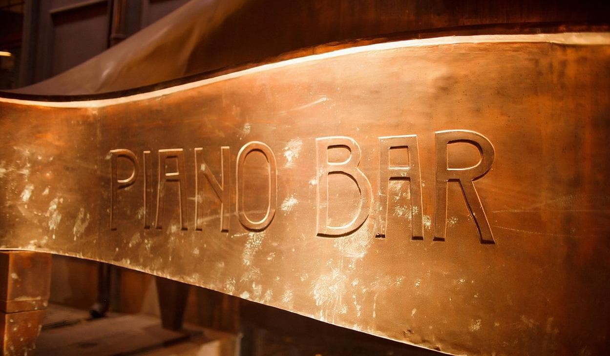 "Piano bar" / "Пиано бар"
