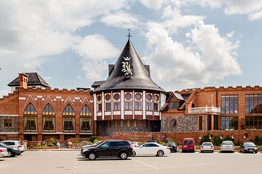 Entertainment center "Rezidentsiya Koroley" (Kings residence)