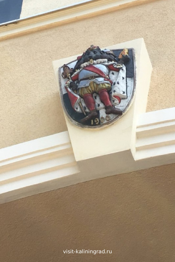 Дом с барельефом Мышиный король в Советске.visit-kaliningrad.ru