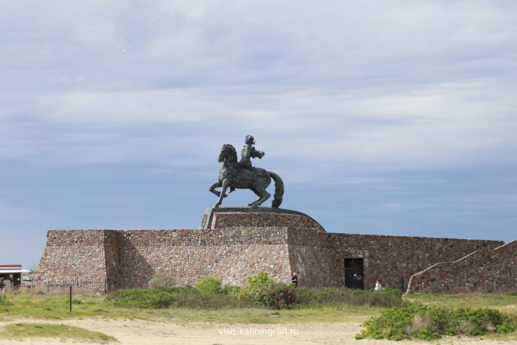 Памятник Елизавете Петровне в Балтийске.visit-kaliningrad.ru Памятник Елизавете Петровне в Балтийске.visit-kaliningrad.ru