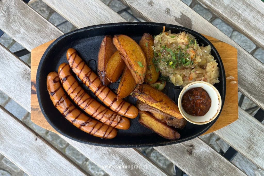 Вкусные колбаски в ресторане Крестьянский дом Вкусные колбаски в ресторане Крестьянский дом
