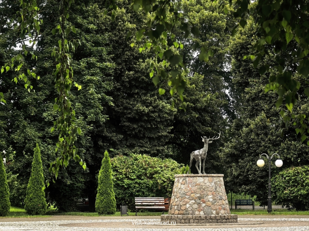 Скульптура оленя в Знаменске.visit-kaliningrad.ru
