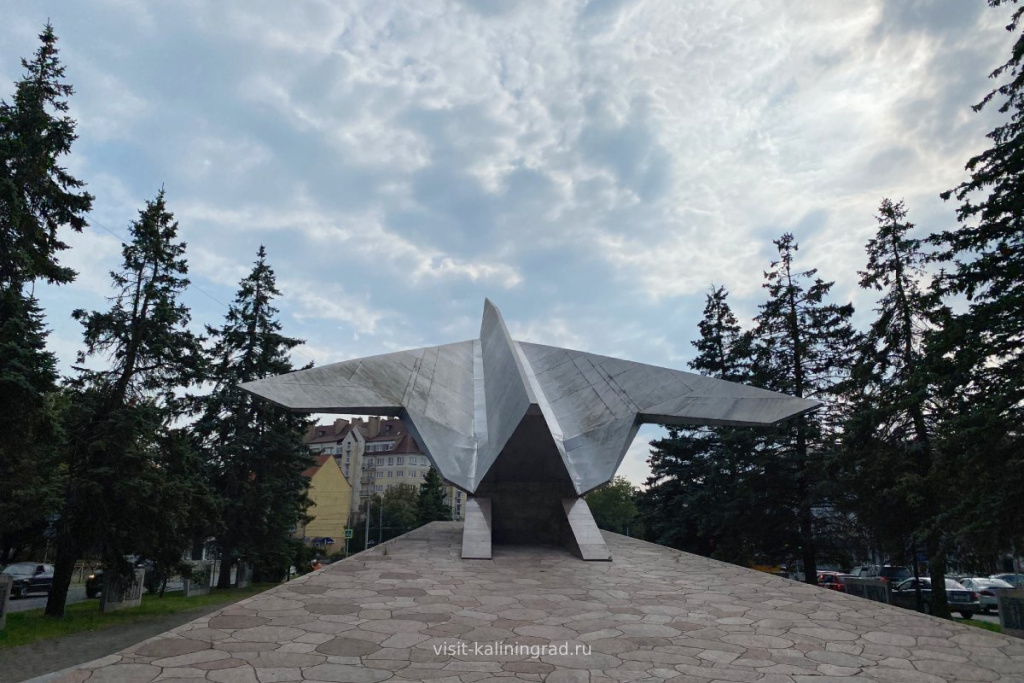 Лётчикам дважды Краснознаменного Балтийского флота.visit-kaliningrad.ru