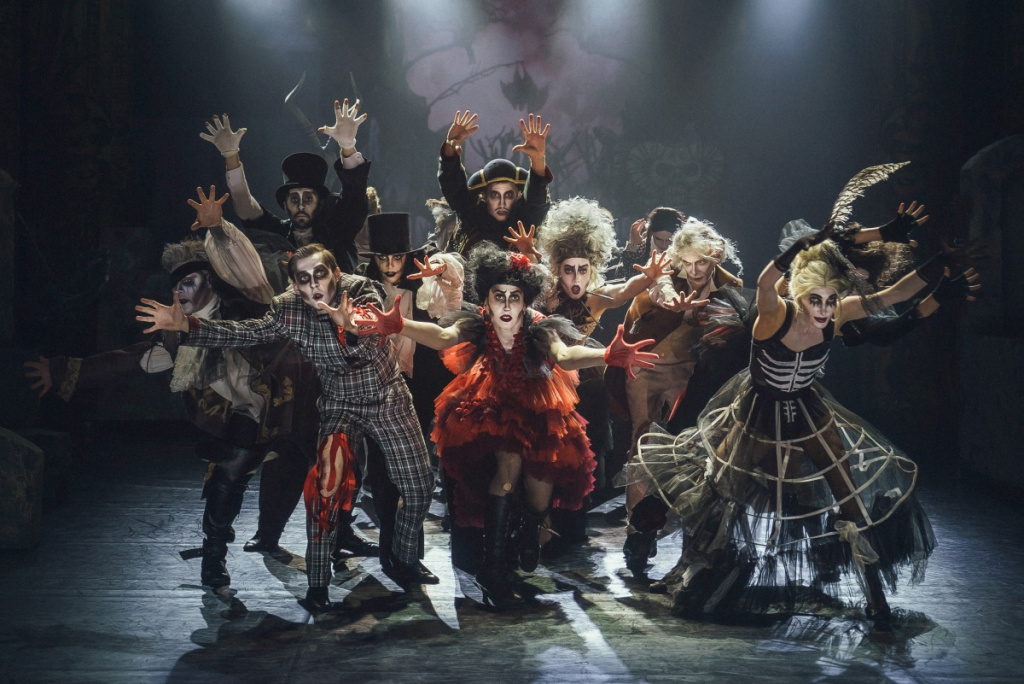 Семейка Аддамс.jpg Семейка Аддамс.jpg