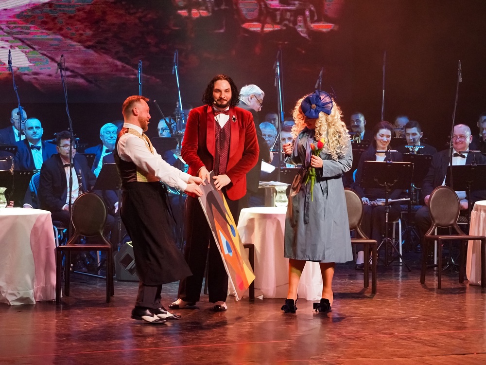 8 и 9 .03 Я подарю тебе Париж.jpg