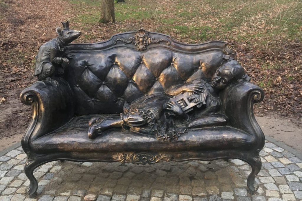 Скульптура Спящая Мари.visit-kaliningrad.ru Скульптура Спящая Мари.visit-kaliningrad.ru