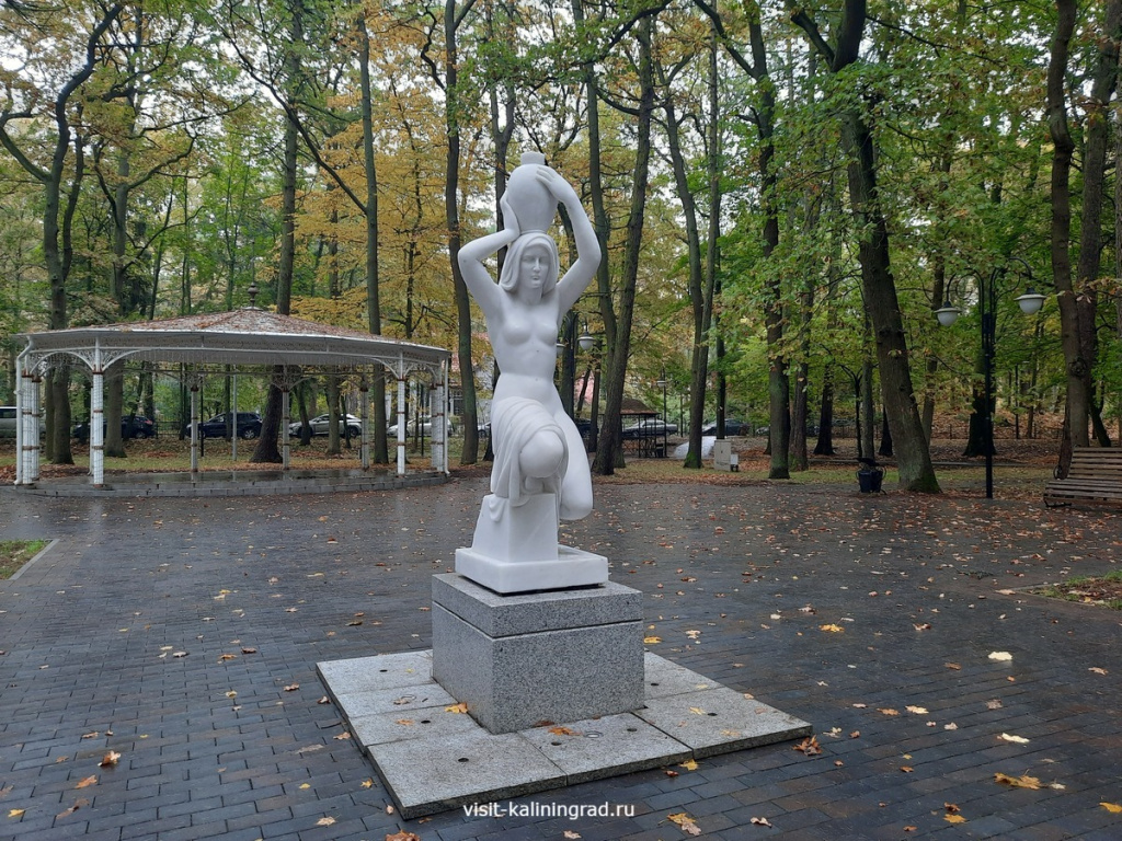 Скульптура Несущая воду в Светлогорске.visit-kaliningrad.ru Скульптура Несущая воду в Светлогорске.visit-kaliningrad.ru