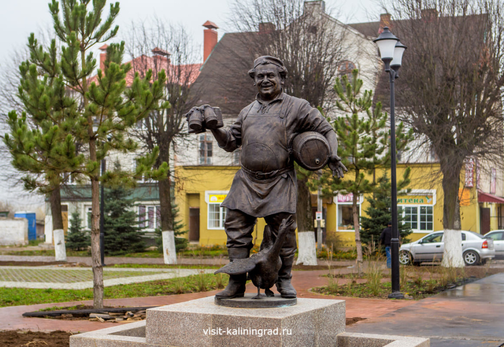 Памятник Пивовару в Железнодорожном.visit-kaliningrad.ru
