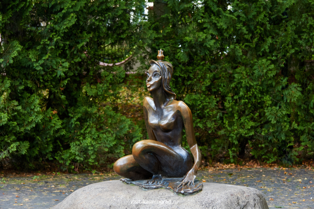 Скульптура Царевна-лягушка в Светлогорске.visit-kaliningrad.ru Скульптура Царевна-лягушка в Светлогорске.visit-kaliningrad.ru