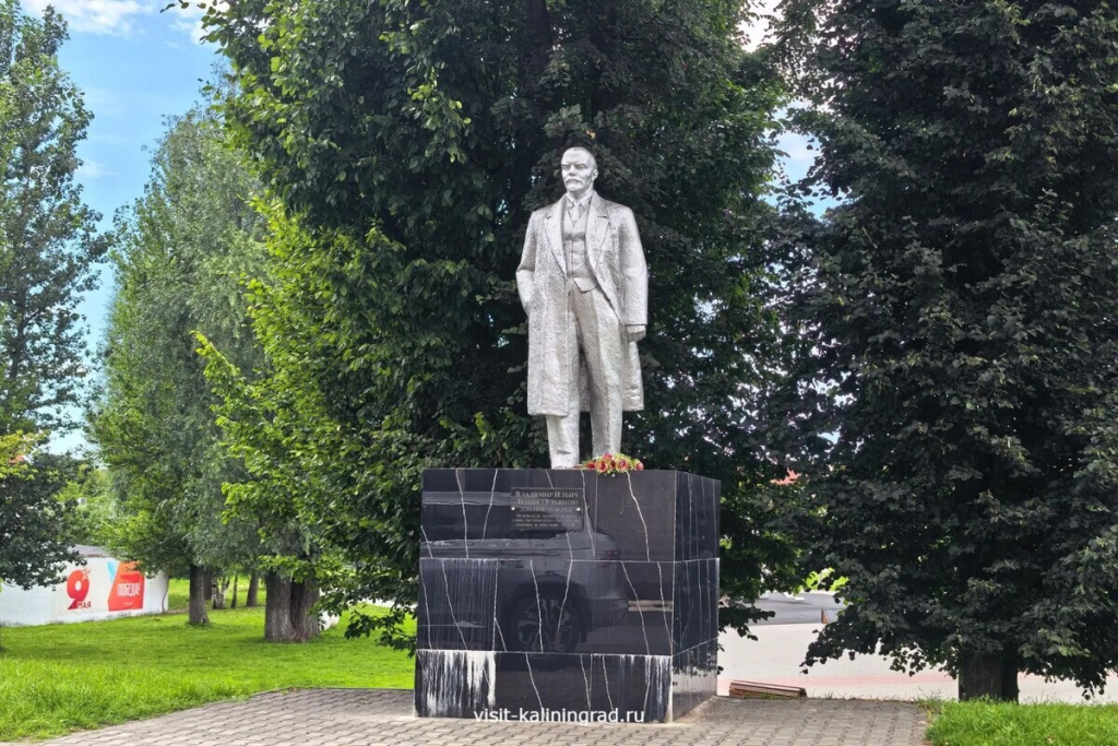 Памятник Ленину в Гвардейске.visit-kaliningrad.ru Памятник Ленину в Гвардейске.visit-kaliningrad.ru