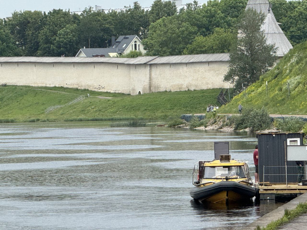 Псковская область_Водные прогулки г. Псков «Акватакси».jpg