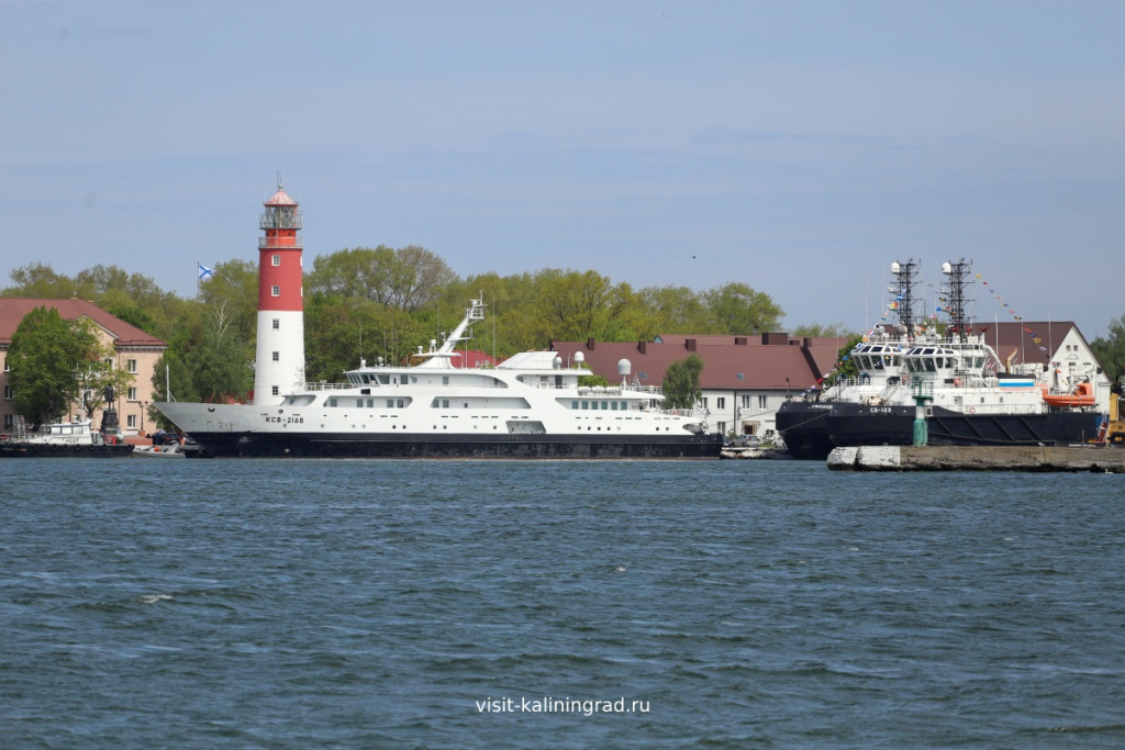 Корабли и маяк в Балтийске.visit-kaliningrad.ru Корабли и маяк в Балтийске.visit-kaliningrad.ru