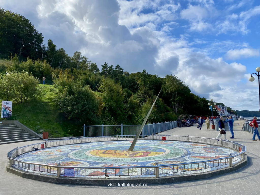 Часы Зодиак в Светлогорске.visit-kaliningrad.ru