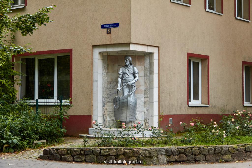 Скульптура рыбака в Светлогорске.visit-kaliningrad.ru Скульптура рыбака в Светлогорске.visit-kaliningrad.ru