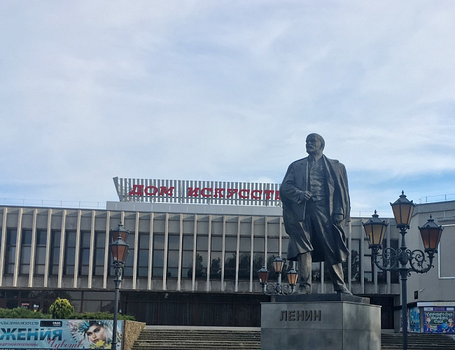 Памятник В.Ленину