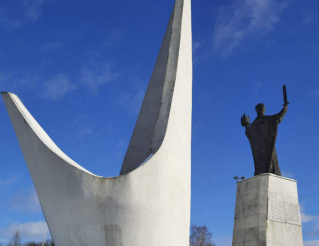 Памятник рыбакам-пионерам океанического лова
