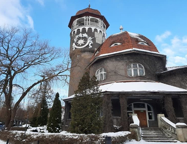 Building with water tower