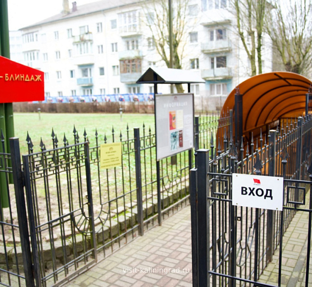 Мы в памяти храним Героев имена