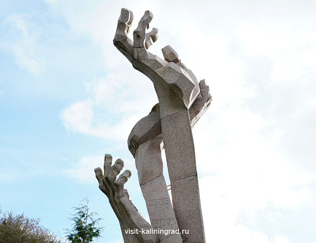 Памятник жертвам Холокоста