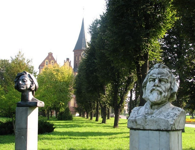 Skulpturenpark auf Kant-Insel