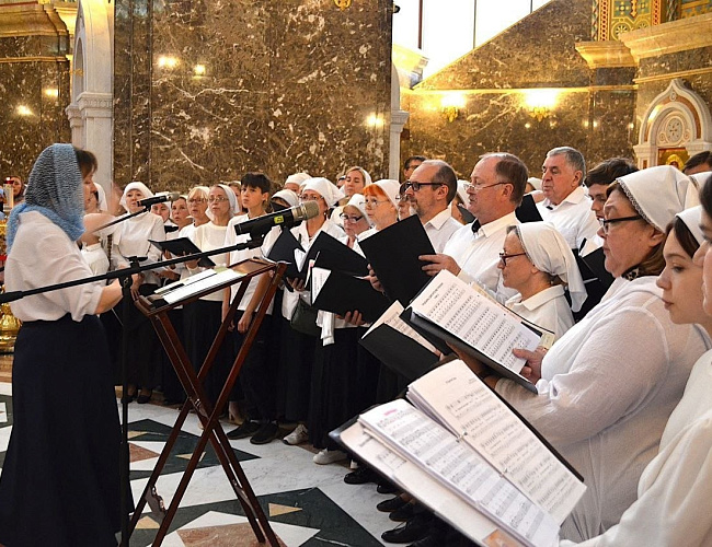 О России петь— что стремиться в храм