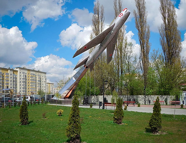 Памятник МИГ-19