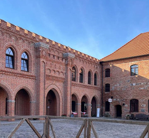 Замок «Нойхаузен» и сыроварня «ШаакенДорф»