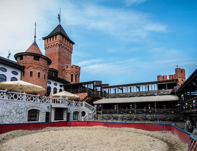 Рыцарский вечер в замке Нессельбек с ужином и рыцарским шоу