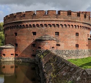 «Форты Кёнигсберга» или «Город-крепость»