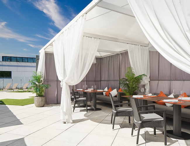 Ресторан Hoffmann / Летний ресторан Hoffmann Terrace