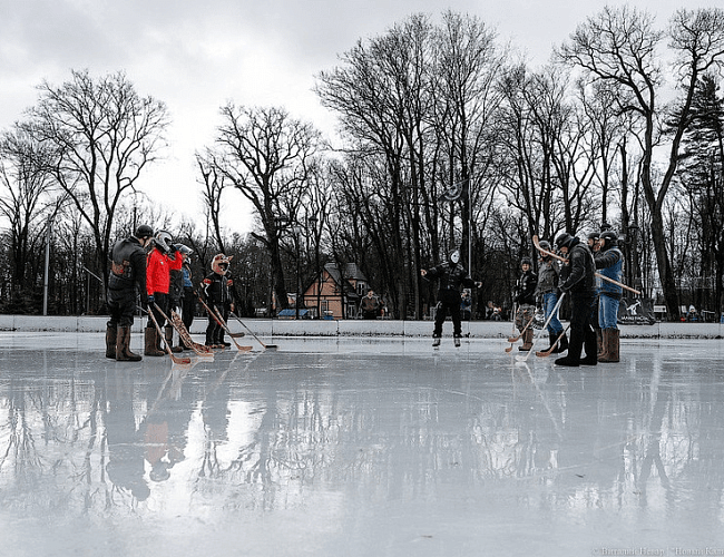 Каток в городском парке Гурьевска