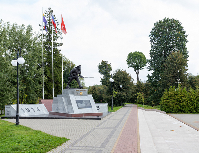 Памятник "Штыковая атака"