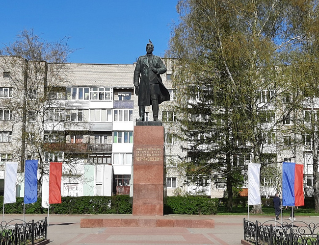 Памятник Черняховскому