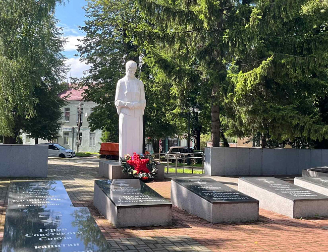 Мемориал воинам Красной Армии, павшим при взятии города