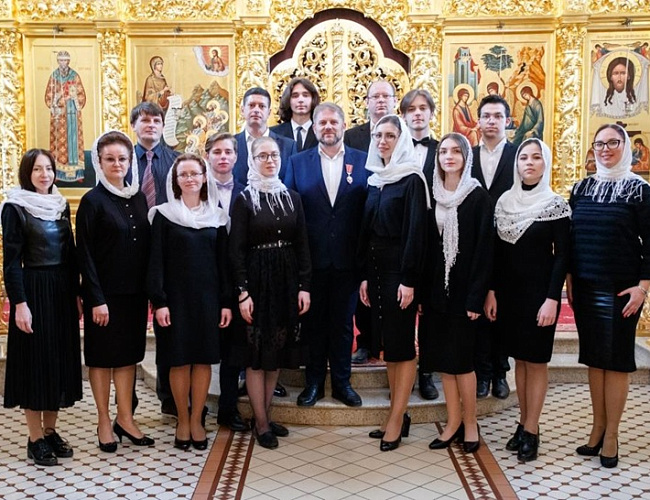 О России петь— что стремиться в храм