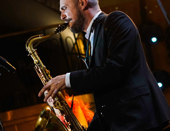 Джаз- клуб NZ при свечах