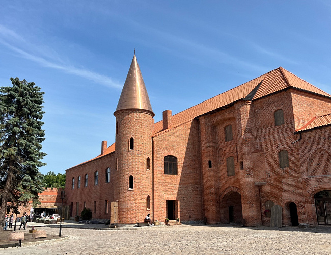 Замки Шаакен, Нойхаузен, Нессельбек, и Сыроварня «ШаакенДорф»