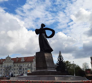 По обе стороны Каменного вала