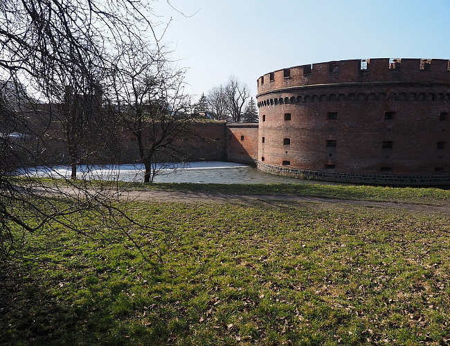 Прогулка вокруг башни «Дона»