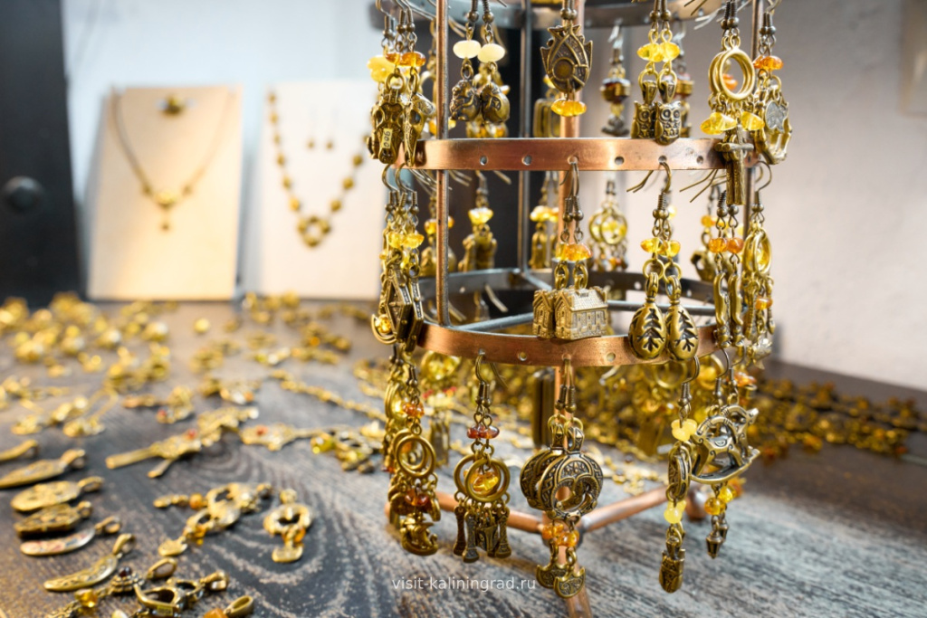 Янтарные сувениры в Музее янтаря в Калининграде.visit-kaliningrad.ru Янтарные сувениры в Музее янтаря в Калининграде.visit-kaliningrad.ru